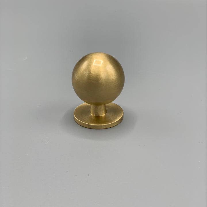 Knopp 165 By LZ borstad mässing, olackerad