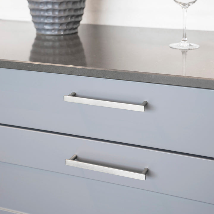 Handtag Bror blank nickel, matt svart, matt mässing och rostfri look