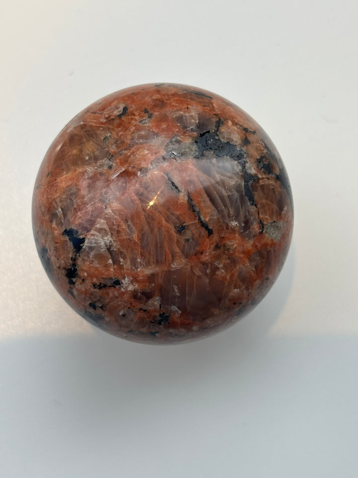 Knopp 98928 i kalksten och marmor med fot i rostfri look