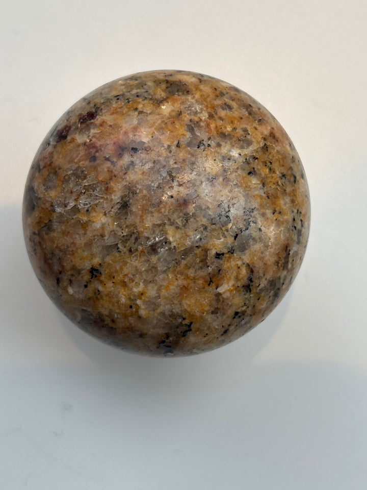 Knopp 98928 i kalksten och marmor med fot i rostfri look