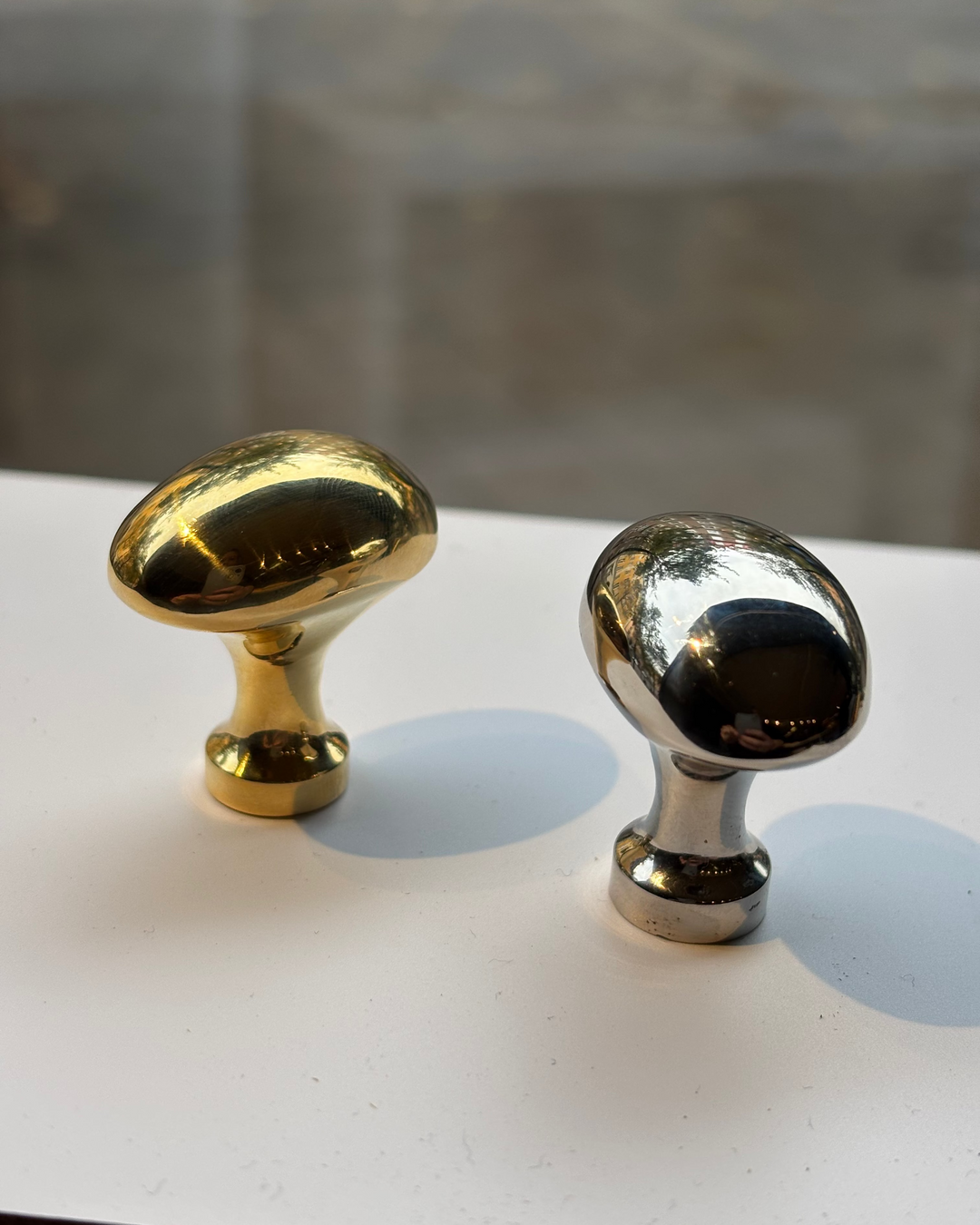 Knopp 1697 oval massiv mässing - Lundell & Zetterberg