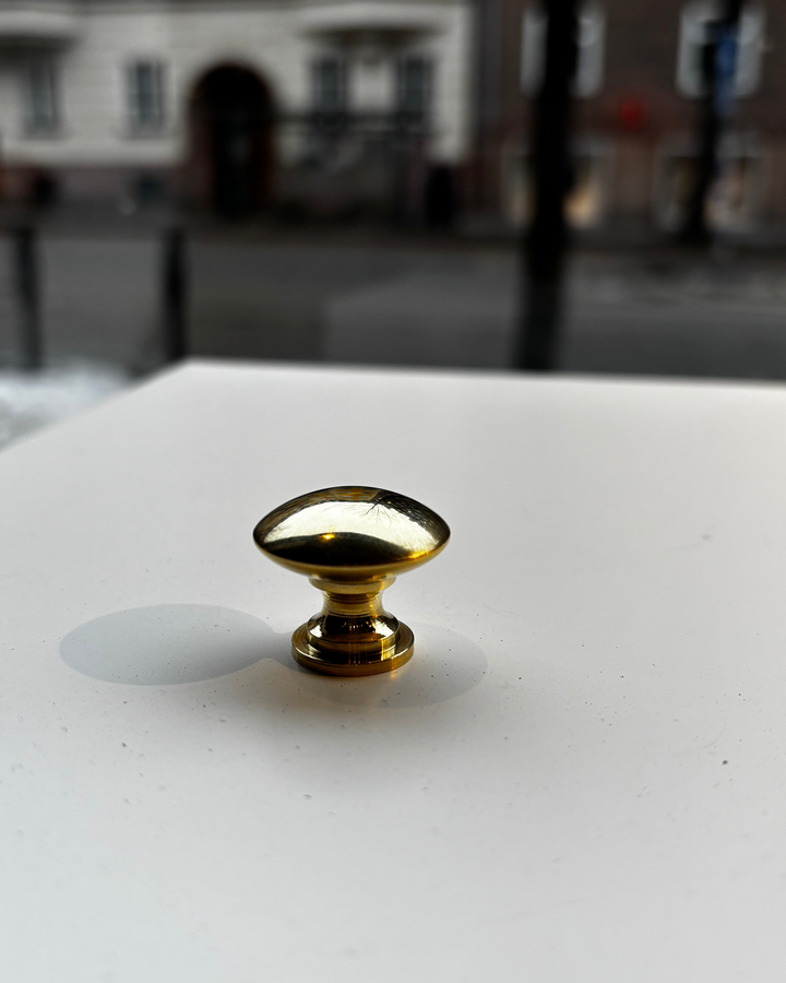 Knopp Pomolo olackad polerad mässing - Lundell & Zetterberg