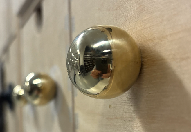 Knopp Sfera Senza klot i massiv mässing