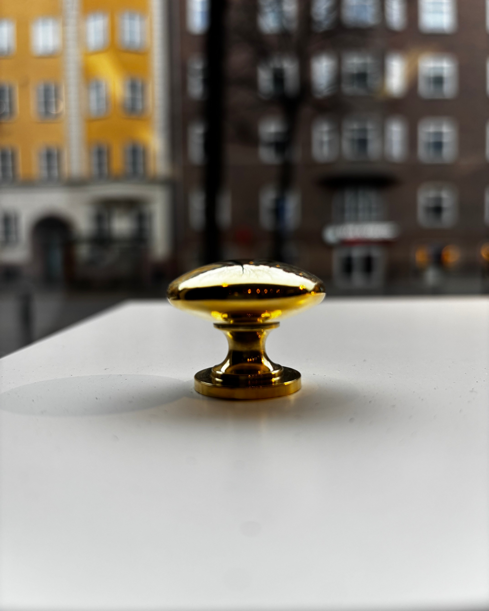 Knopp Pomolo olackad polerad mässing - Lundell & Zetterberg